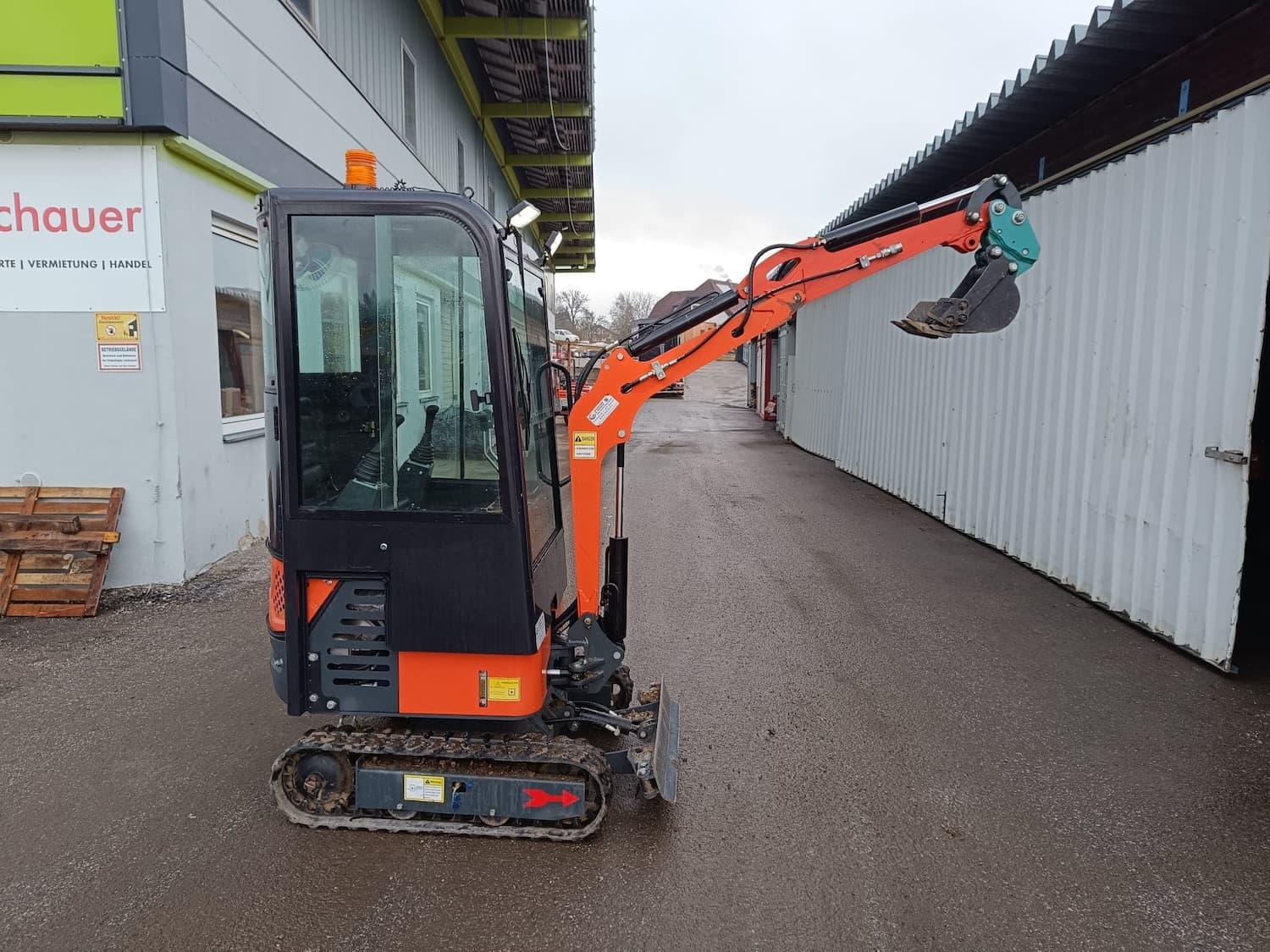 1,2 Tonnen Bagger mit Vollkabine und 3 Zylinder Kubota Motor