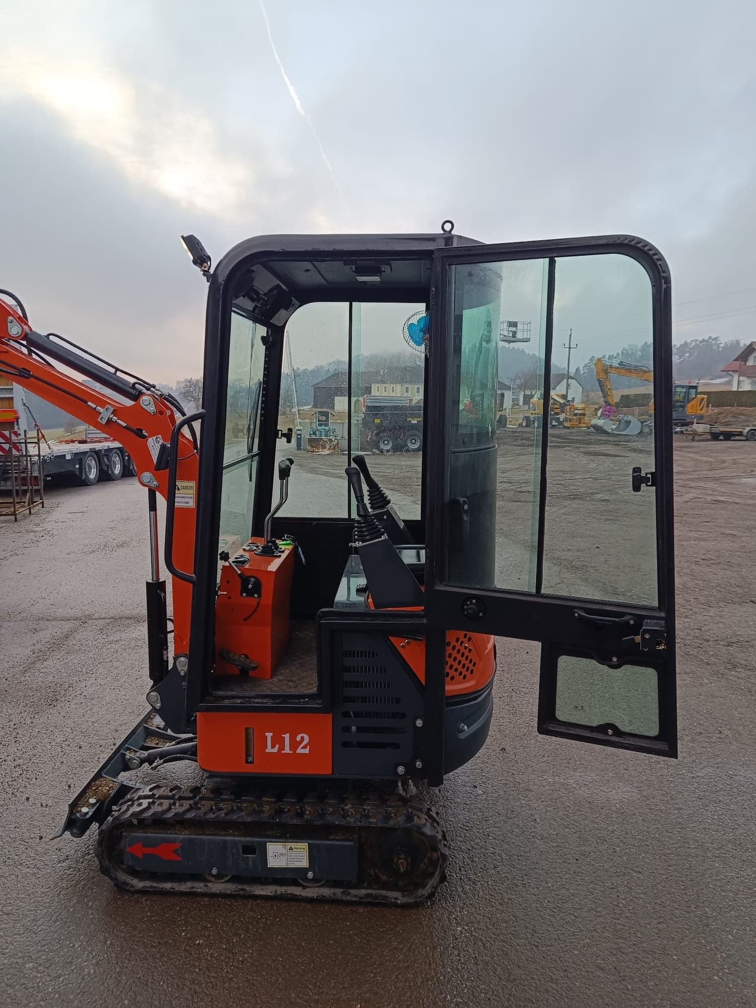 1,2 Tonnen Bagger mit Vollkabine und 3 Zylinder Kubota Motor – Bild 3