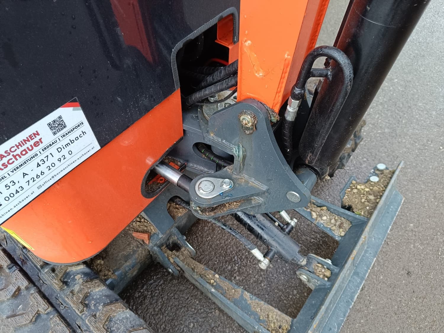 1,2 Tonnen Bagger mit Vollkabine und 3 Zylinder Kubota Motor – Bild 8