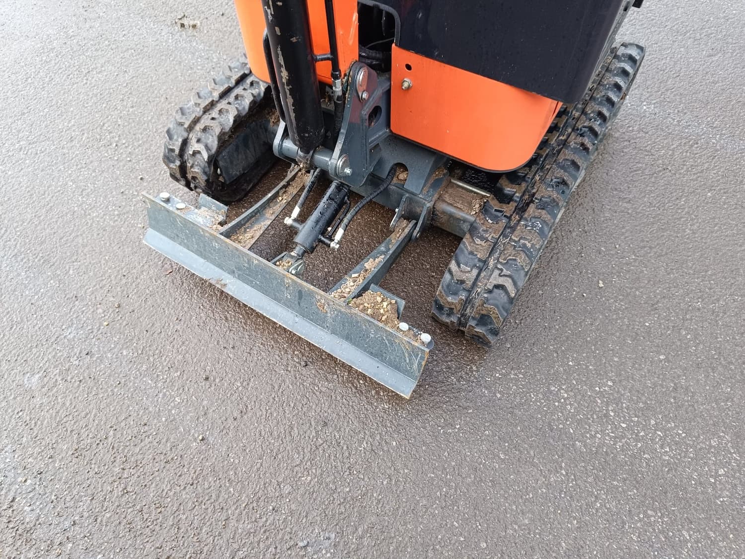 1,2 Tonnen Bagger mit Vollkabine und 3 Zylinder Kubota Motor – Bild 9