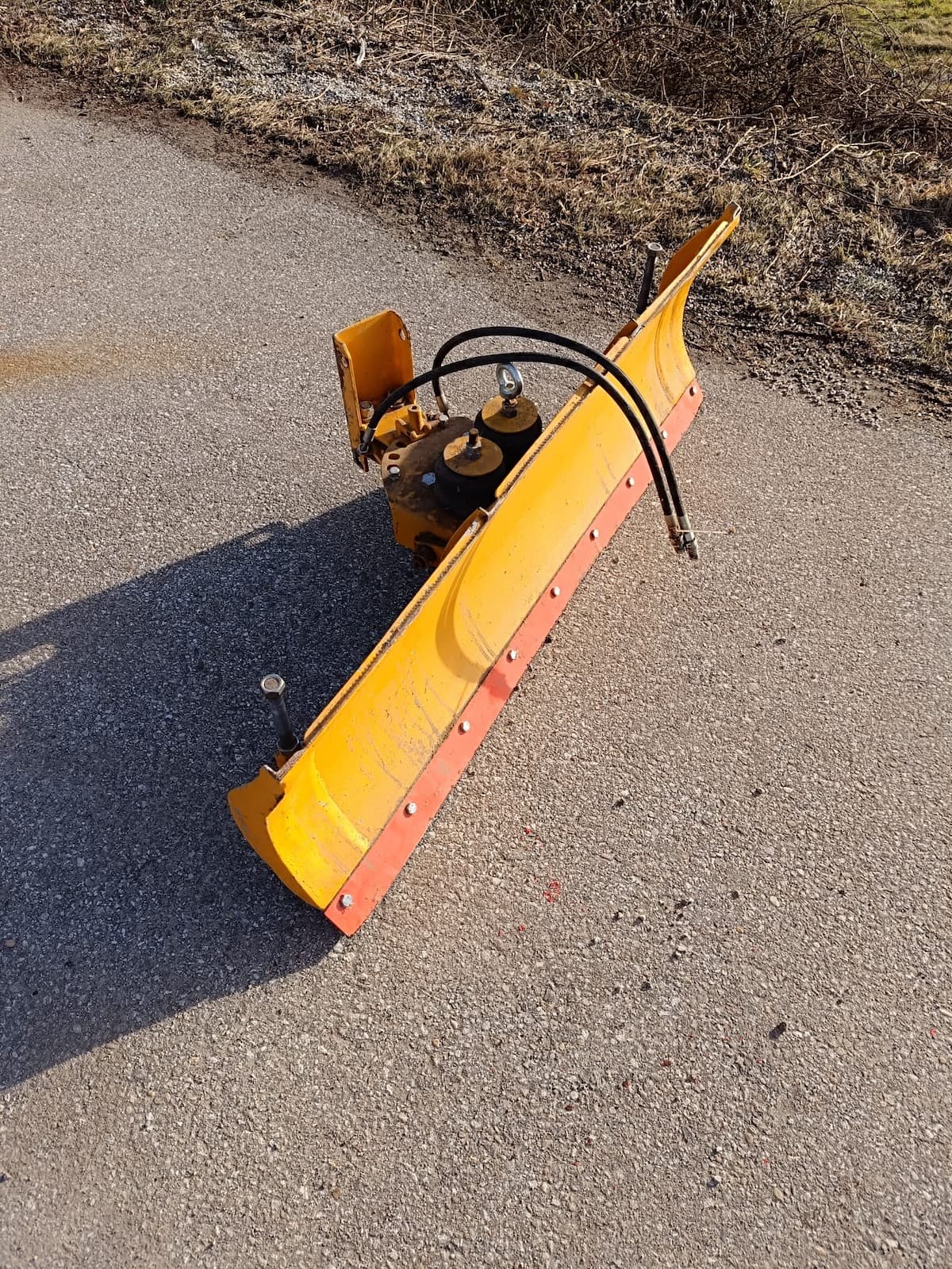 Hakotrac 2300D inkl. Kehrmaschine und hydr. Schneeschild – Bild 13