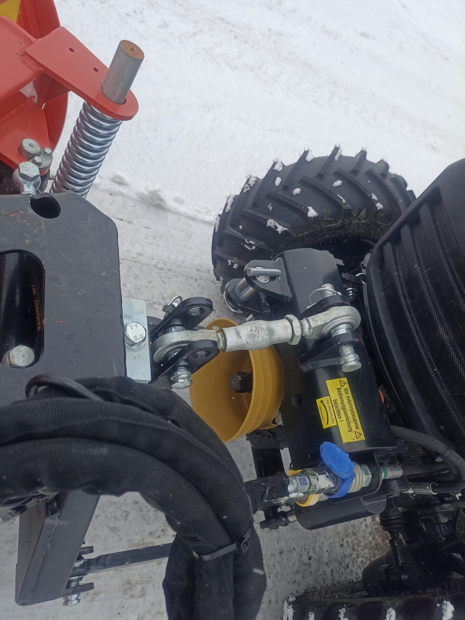 Traktor-Farmtrac 26 H mit Hydrostat, Fronthydraulik, Frontzapfwelle und Schneeschild – Bild 7