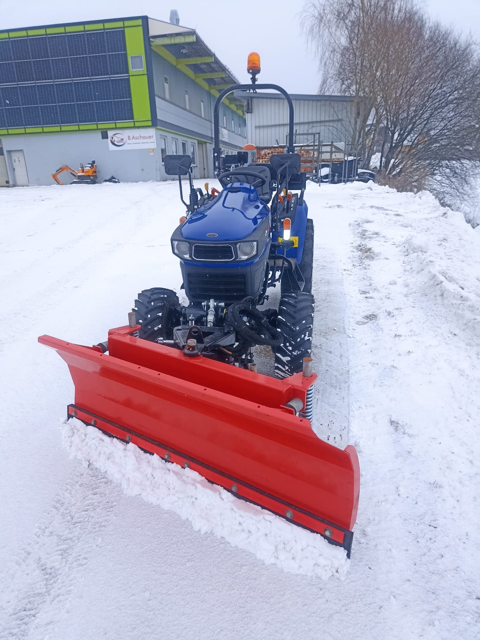 Traktor-Farmtrac 26 H mit Hydrostat, Fronthydraulik, Frontzapfwelle und Schneeschild – Bild 3