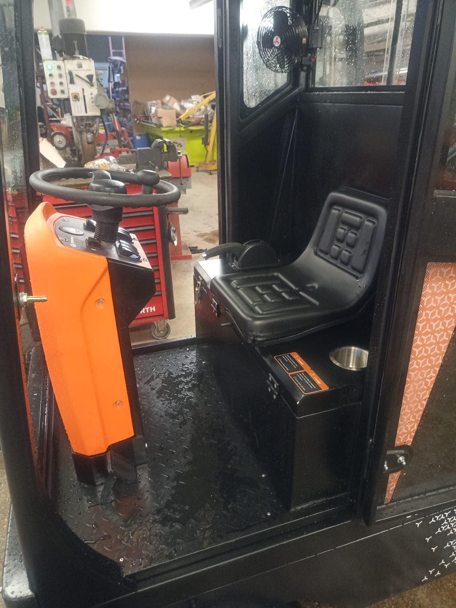 Kehrmaschine Sweeper DAS100 mit Kabine elektrisch – Bild 9