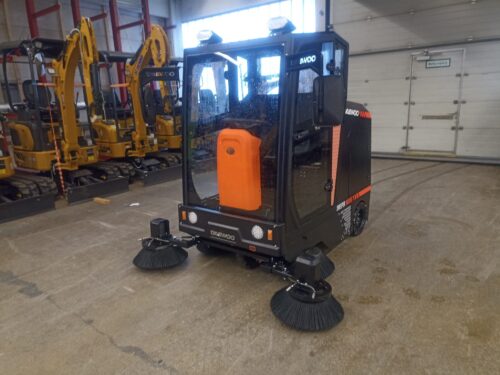 Kehrmaschine Sweeper DAS100 mit Kabine elektrisch